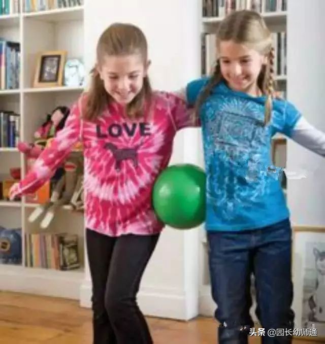 适合室内玩的暖场小游戏,冬天来了小朋友玩什么游戏