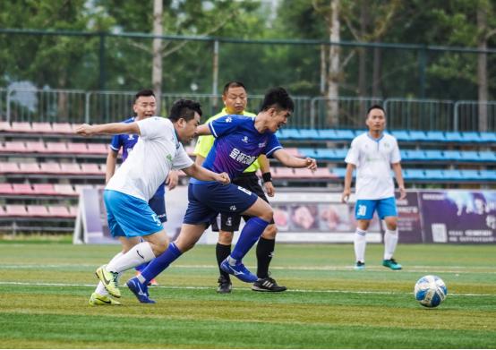 足球联赛榜首之战,榜首大战辽宁新疆