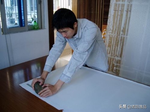 字画木框手工装裱全过程,字画装裱浆糊制作全过程视频