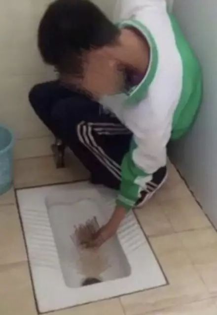 易烊千玺周冬雨演的电影少年的你,易烊千玺诠释少年的你