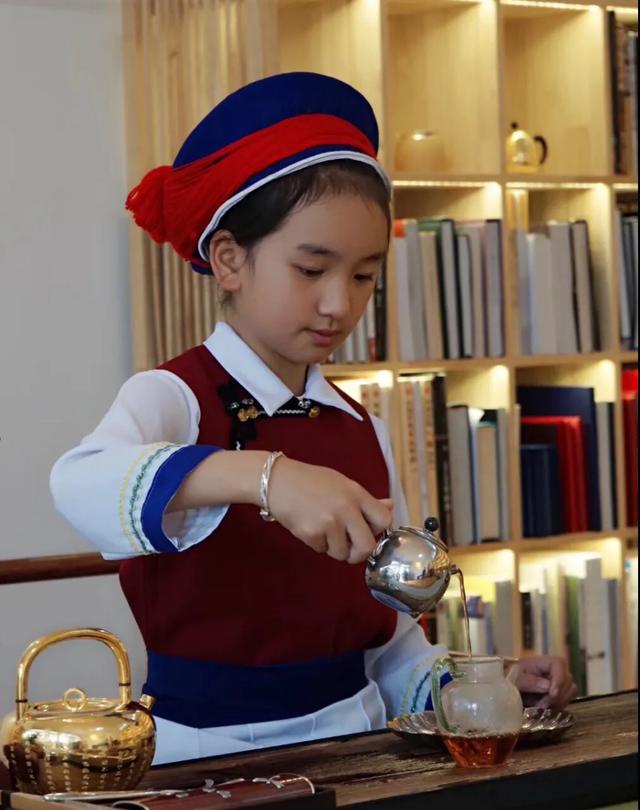 银壶银杯煮茶喝茶好吗,泡茶为什么用银壶煮水比较好