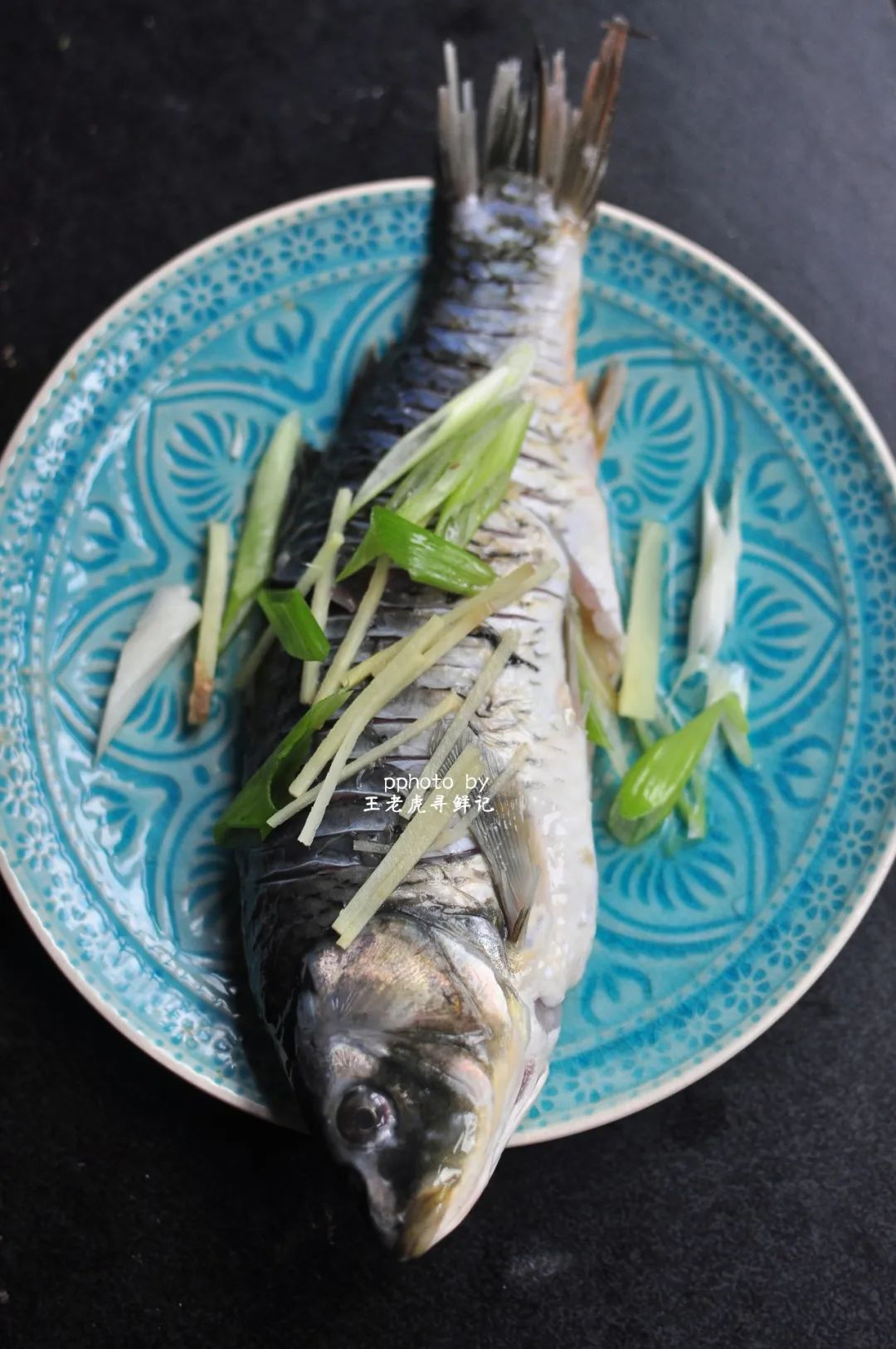 清淡凉拌鲫鱼最正宗的做法四川,过水凉拌鲫鱼最正宗的做法四川