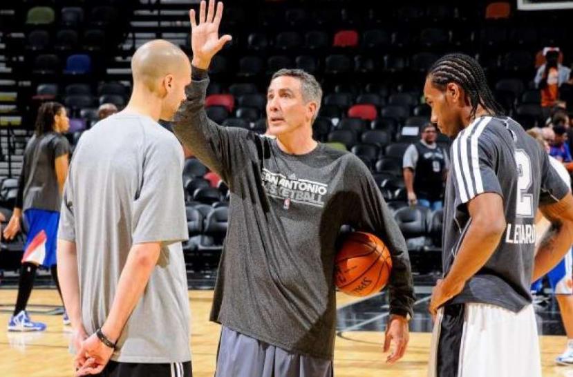 你投篮的时候盯着球看还是盯着框看？想不到这里竟有这么大学问