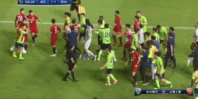 脚踩熊猫杯的韩国人,韩国球员赢中国脚踩熊猫杯