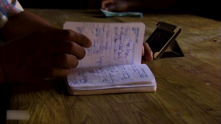 非洲传统伐木工艺，一月才赚600元，曾被列为非物质文化遗产