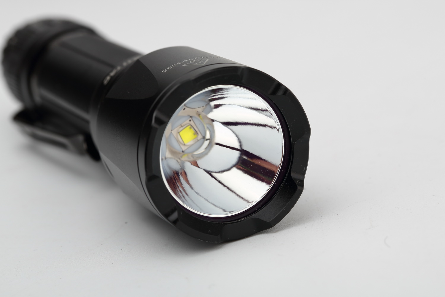 回归操作本质FENIXTK11TAC机械双模式战术电筒评测