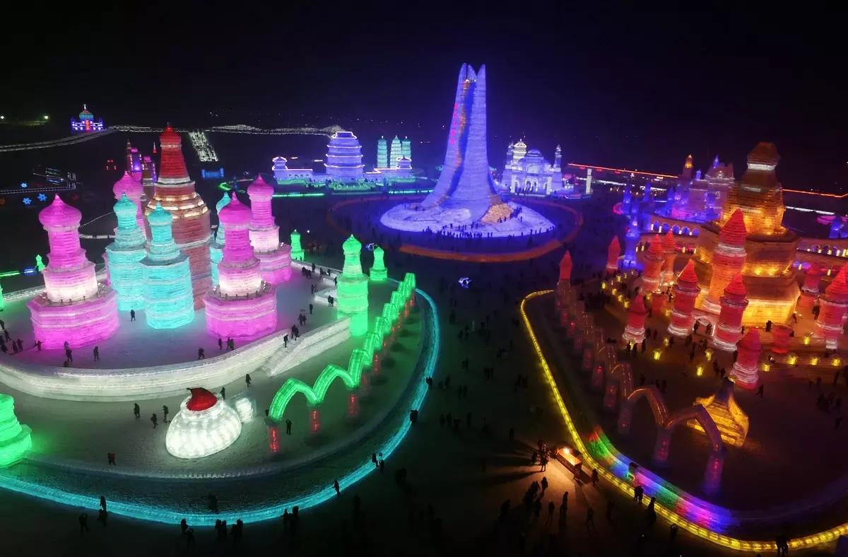 哈尔滨冰灯游玩攻略,哈尔滨冰灯梦幻之行