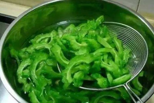 苦瓜又有什么办法不苦,苦瓜太苦了教你一招快速去除苦味