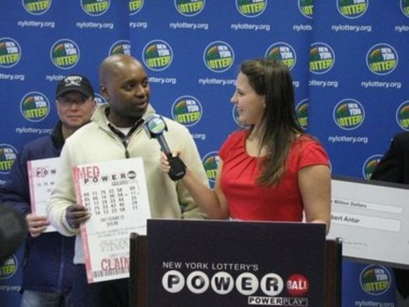 买彩票中1000个亿会给你吗,美国买彩票中10亿美元能拿回国吗