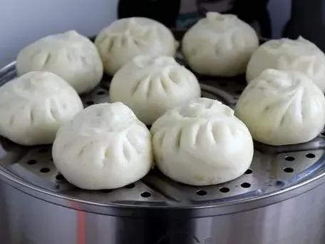 做包子一般包子蒸几分钟才会熟,包子怎么蒸暄软蓬松发面是关键