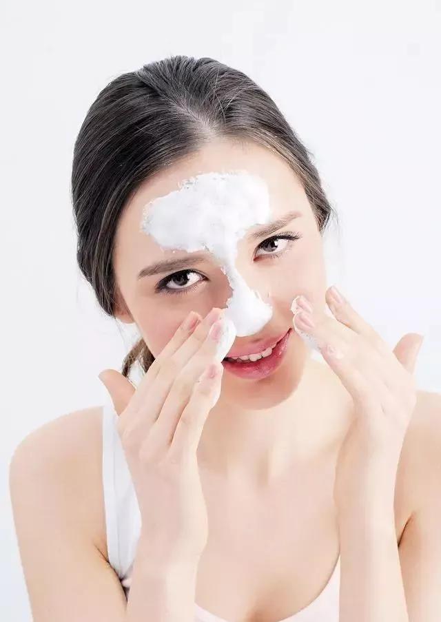 细盐去黑头最好的方法,新手推荐用什么酸去黑头