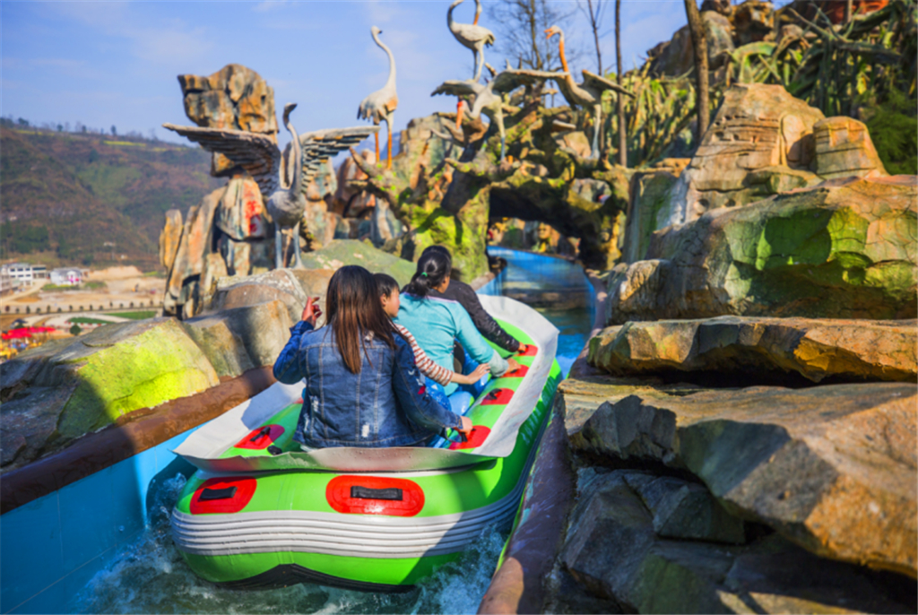 黄果树大瀑布附近有开放的洞穴吗,黄果树大瀑布洞穴