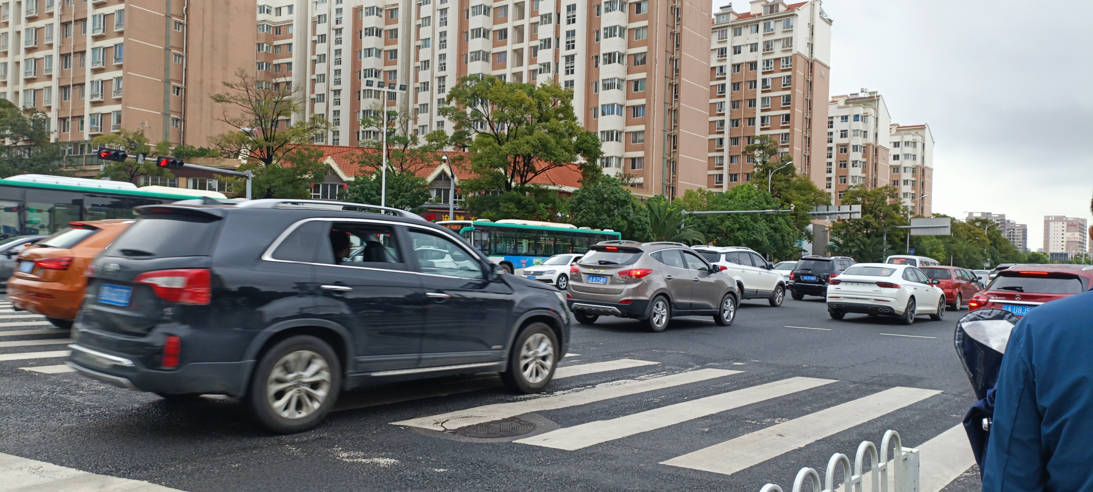 昆明汽车过户费用标准最新,昆明汽车异地提档过户流程