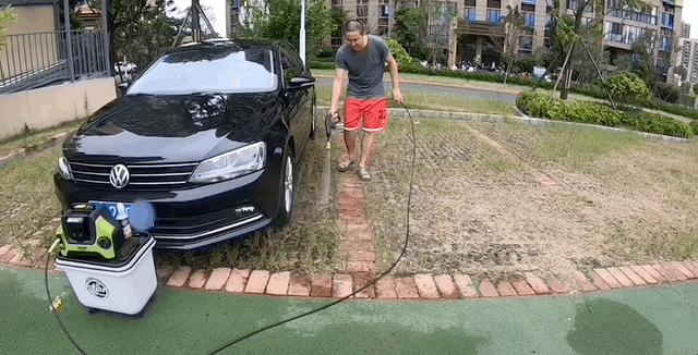 高层小区自己洗车视频全教程,在家洗车怎么洗最省钱