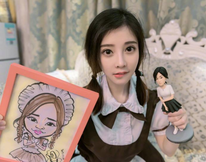 冯提莫红色御姐,冯提莫短发造型亮眼