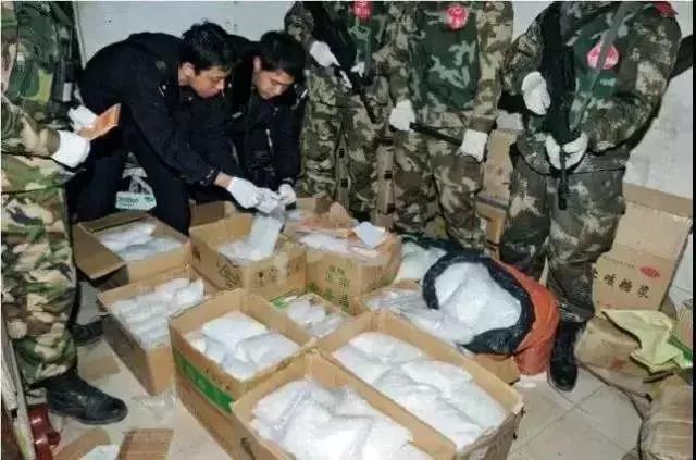 4000名警察出击捣毁制毒村,村支书带领全村贩毒被抓