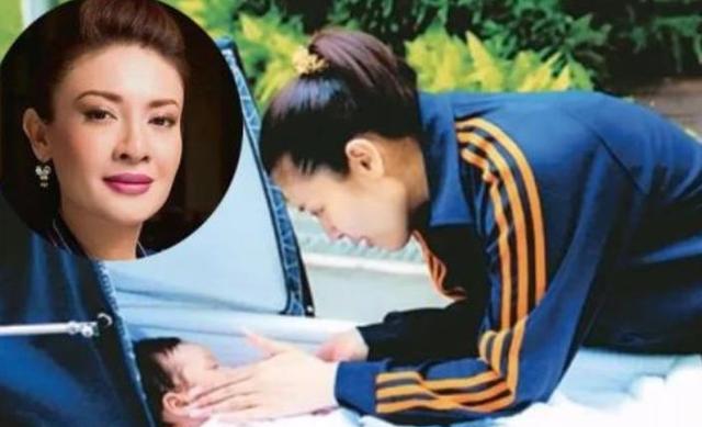 花心泰王也温柔？结婚周年陪王后穿情侣装，满脸宠溺给娇妻打下手