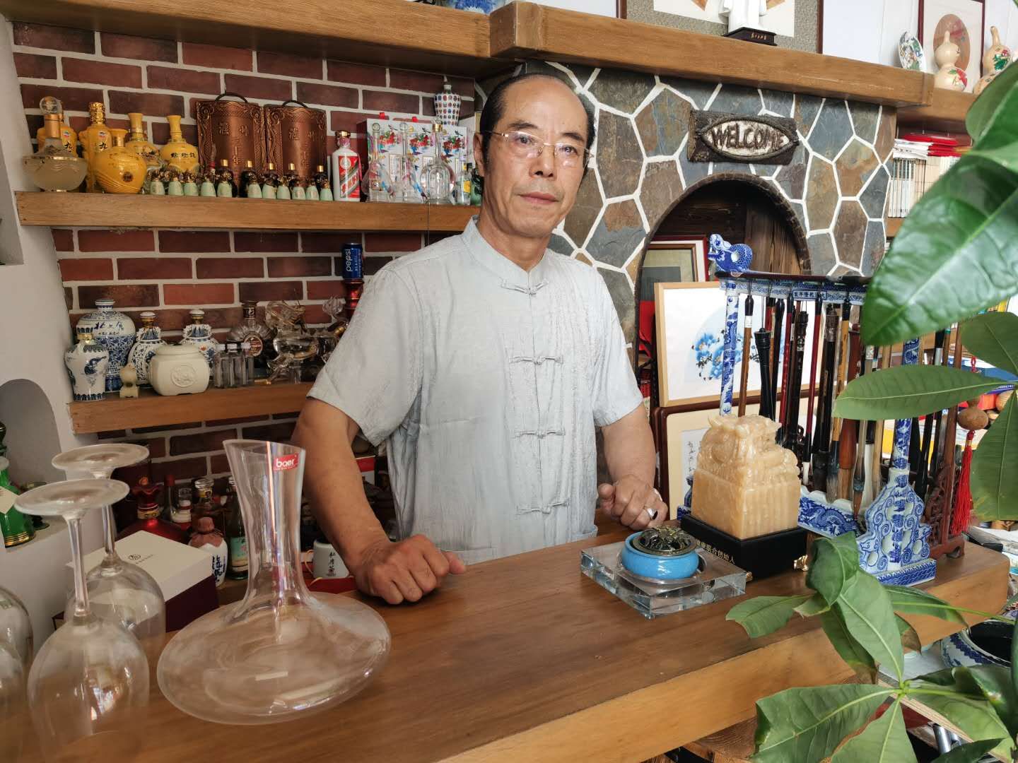 书画陶情诗立志.山海仰慕笔作桥