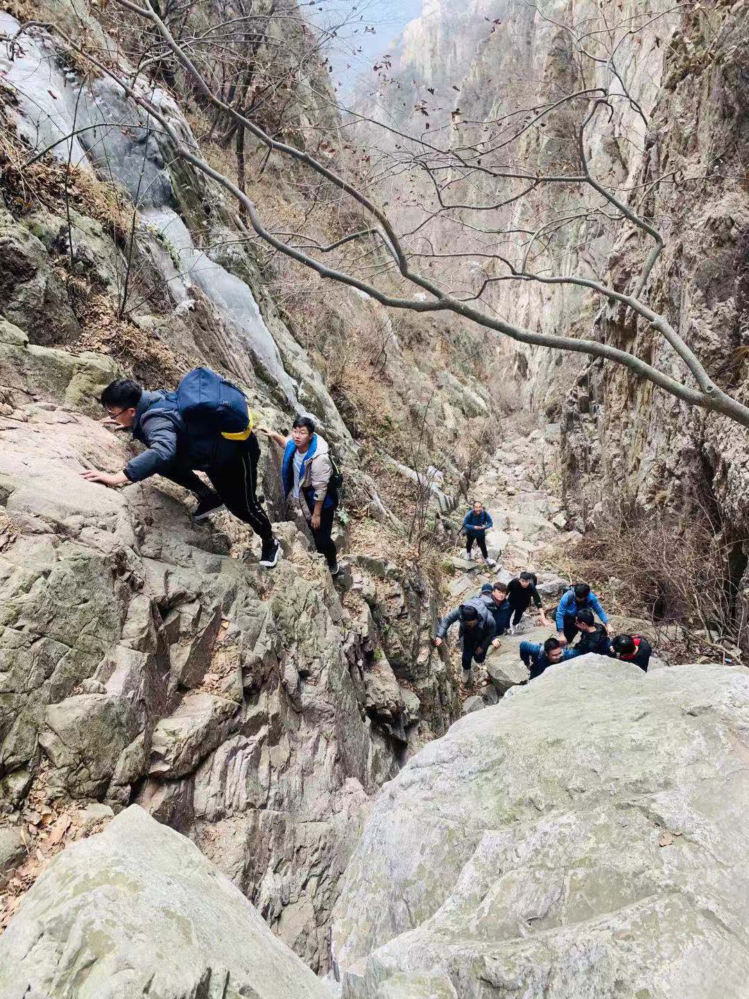 郑州少林寺一天纯玩旅游团,郑州驴友张三疯龙门大峡谷