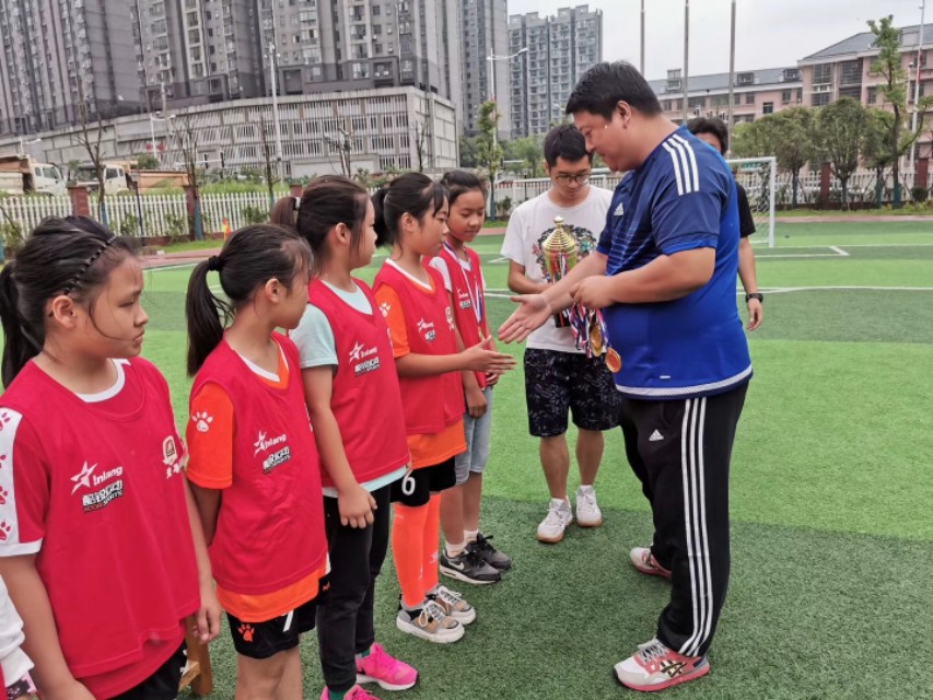 第一届“长郡雨外杯”小学生女子足球邀请赛圆满结束