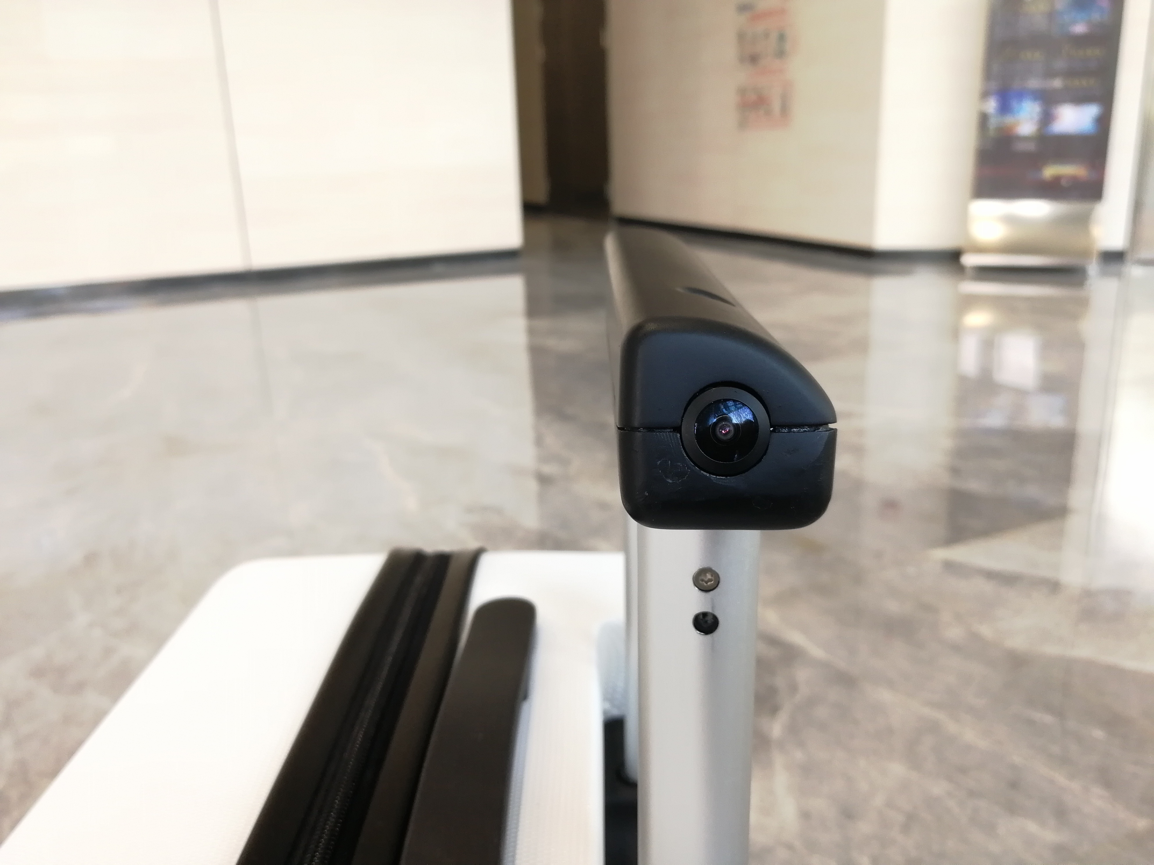 双十一爆款来袭！小米众筹自动跟随行李箱，上海重庆：敢来试试？