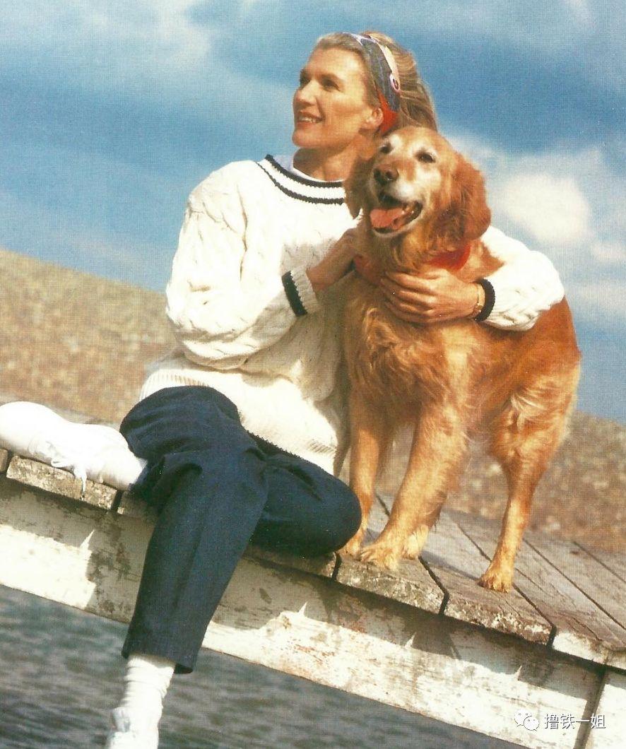 60岁全裸出镜，同框气场碾压小KK，她儿子还是美国版马爸爸！