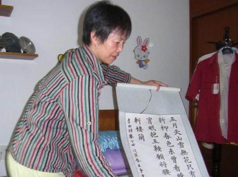 佩服！无臂博士王争：能写“一脚”好字，考进浙大又成留洋博士后