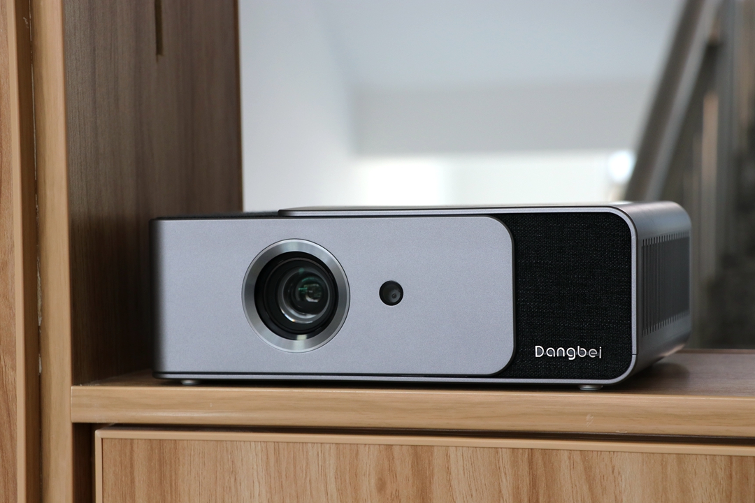 3GB+1400ANSI流明，强劲配置的当贝投影仪F1实测体验