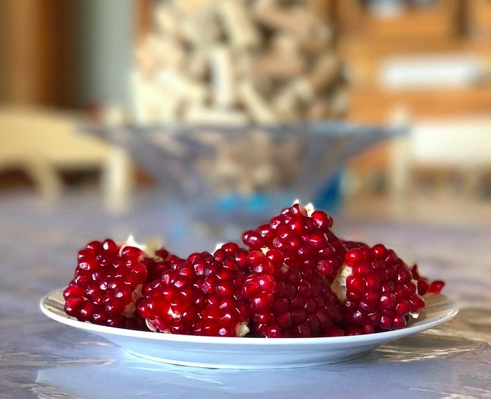 石榴做饭,拿石榴当饭