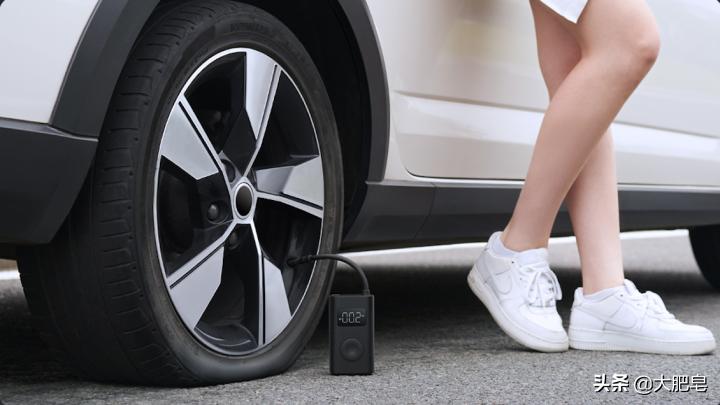 看欧洲杯给谁加油,米家充气宝1s给汽车打气