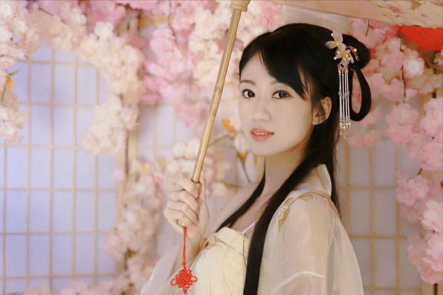 魔童复活魔功*压镇**群魔，妖女们*魂迷**下共拜她为魔界龙妖女王陛下