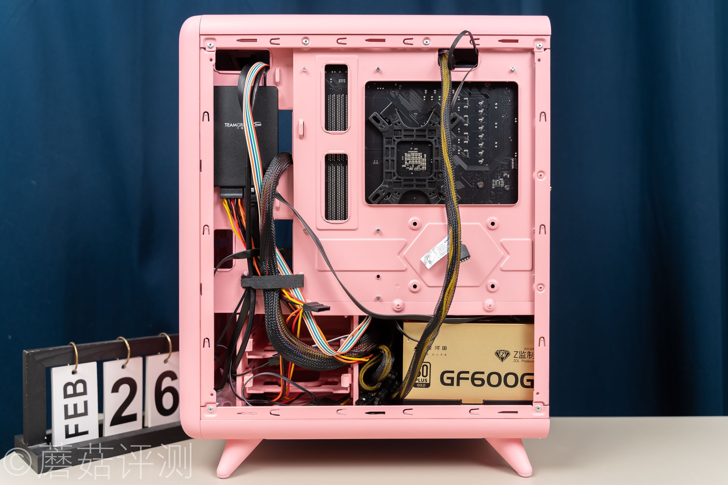 青春回忆系列：期望LPL夺冠，朋友装了台5700G主机玩lol