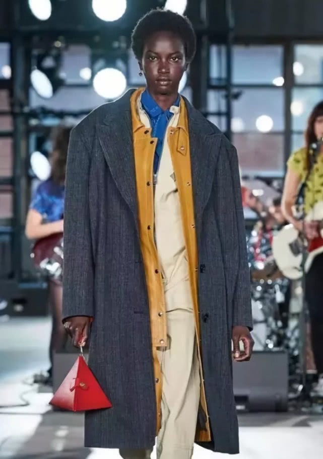 coach蔻驰联名款,蔻驰联名bape皮衣