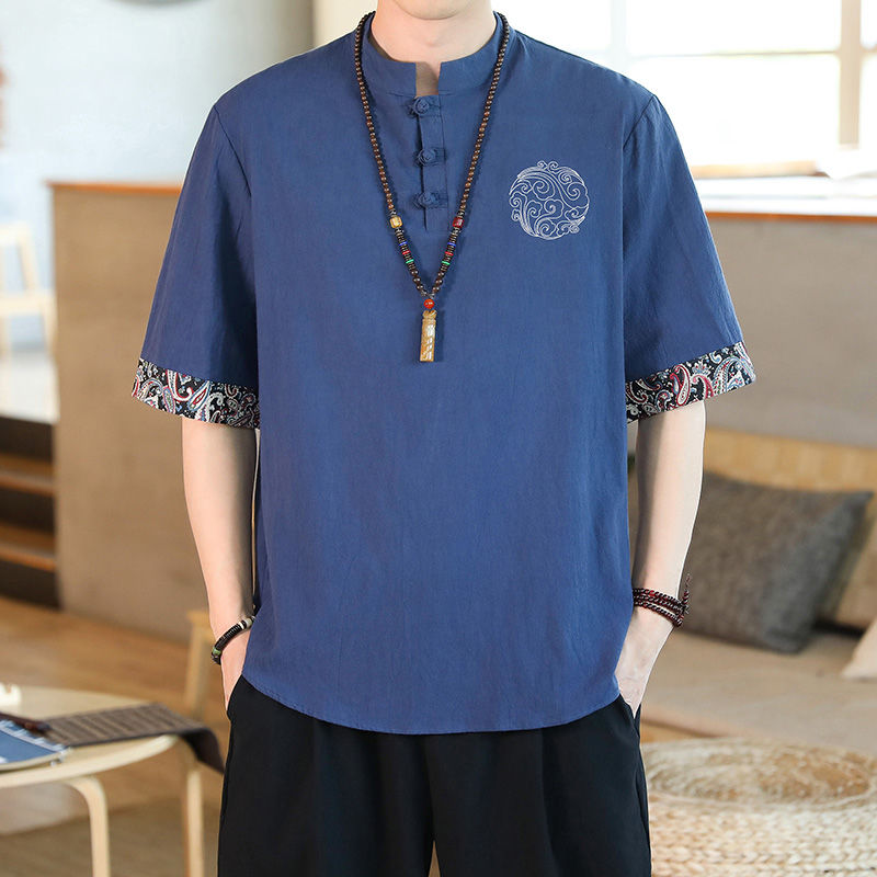 奔六的男人，夏天别穿圆领衫！试试这几款“三伏天装”，特显嫩