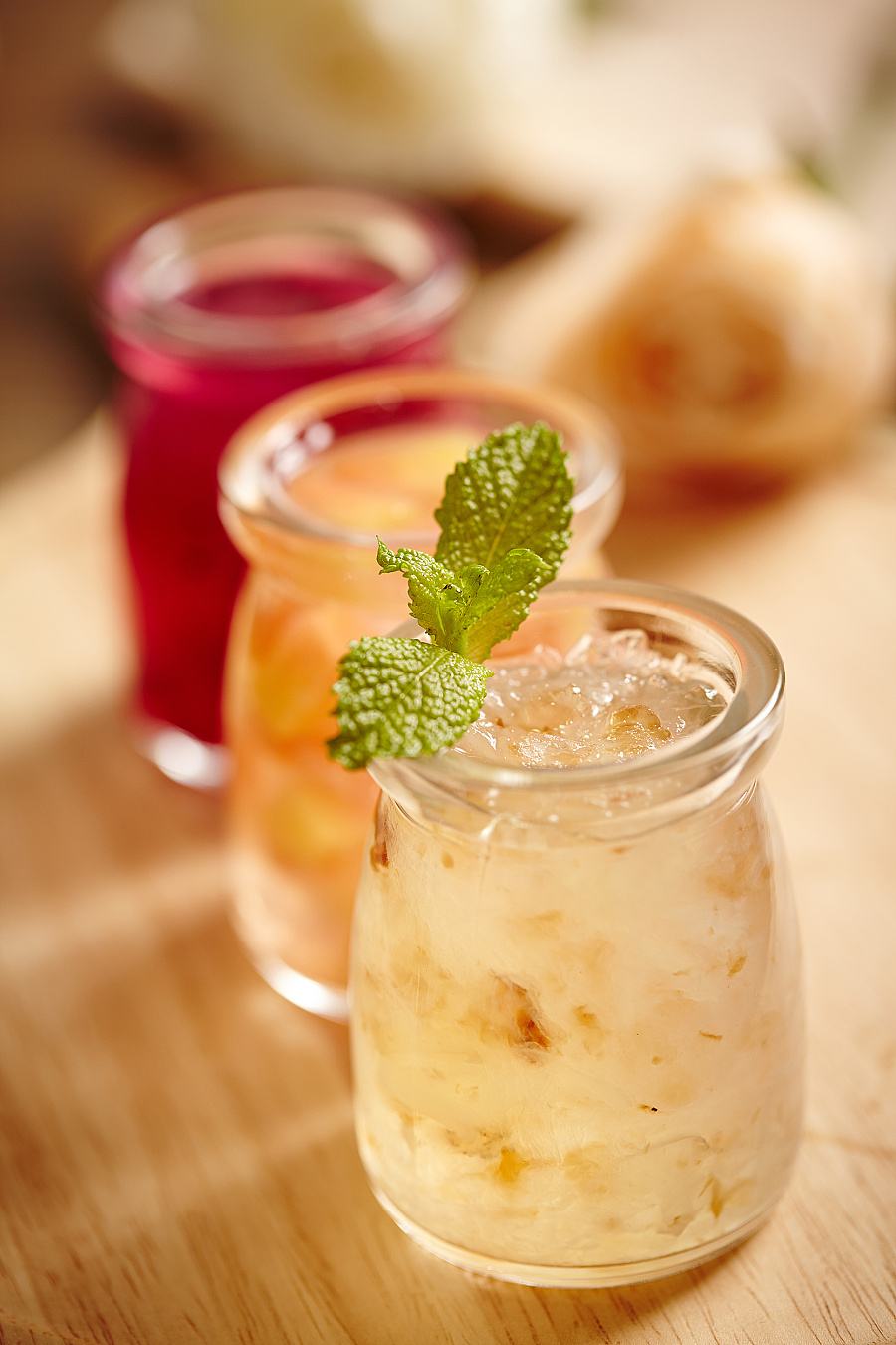 为什么干燕窝泡发后不但有细毛还有其他的杂质？这是假的吗？