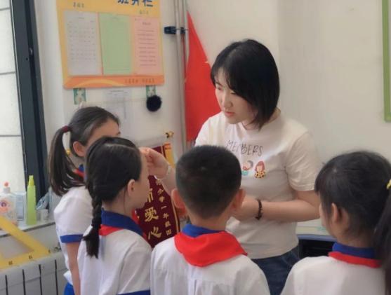 连名带姓表达了什么,连名带姓只有两笔的小学生