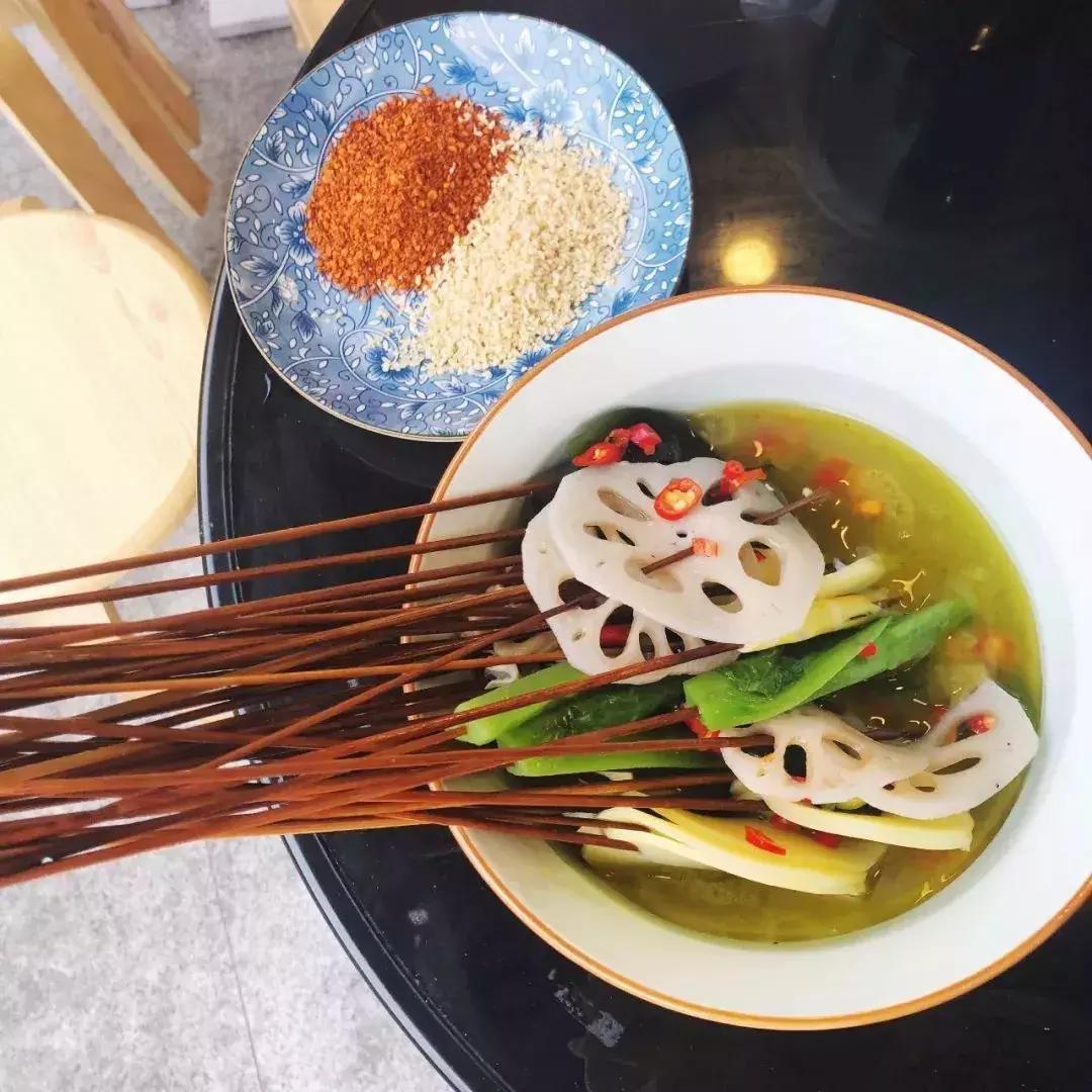 来成都带你去逛春熙路吃小吃,成都吃的特点美食攻略春熙路周围