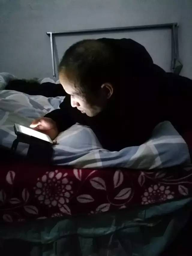 互联网攻陷中老年人群：奶奶抢红包，外婆学美图