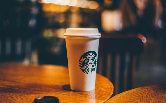 如果你月入过万每天一杯星巴克,5000块工资每天一杯星巴克