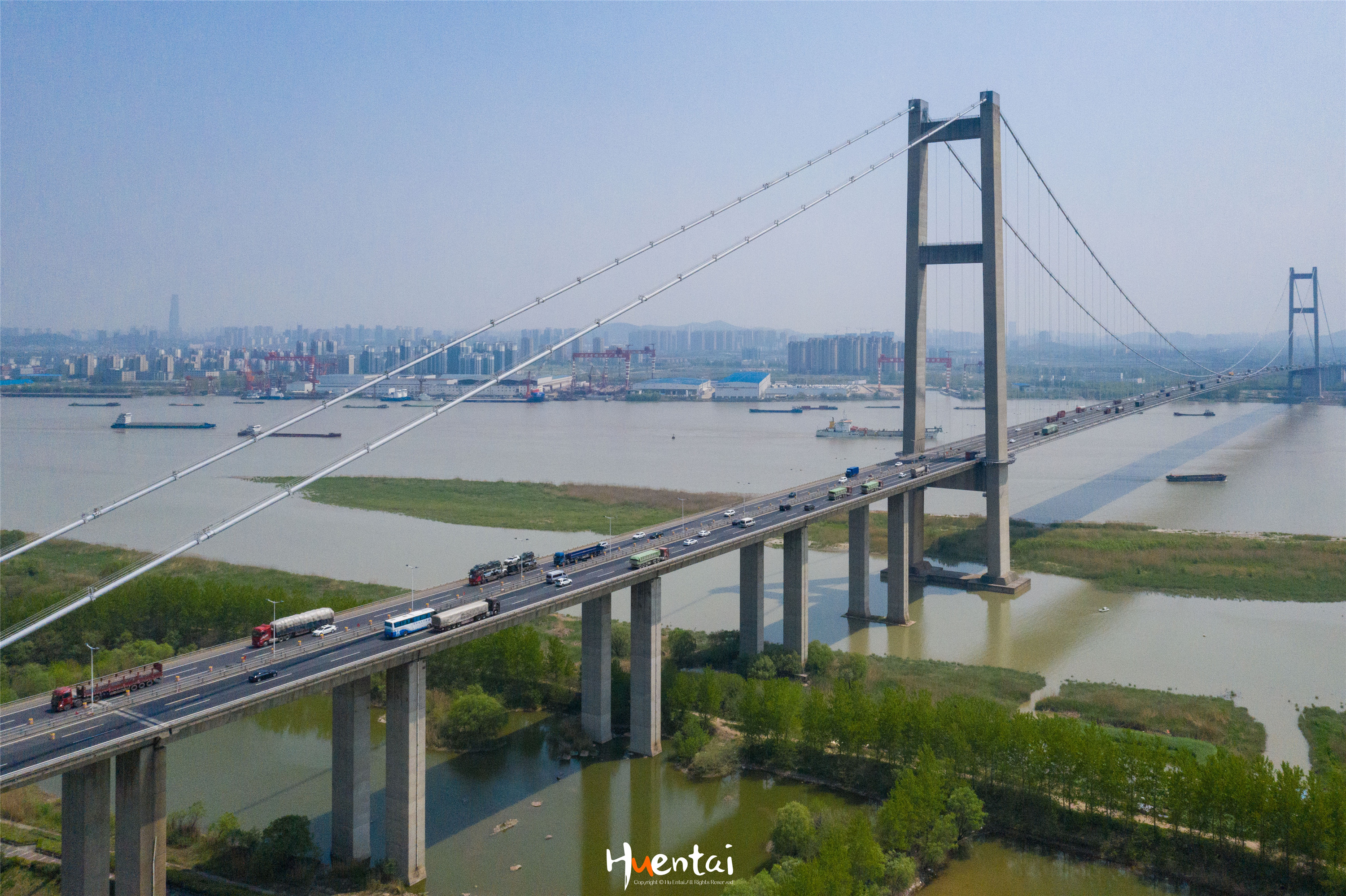 在长江天堑下的茅以升公园，航拍润扬大桥，看扬州镇江两市