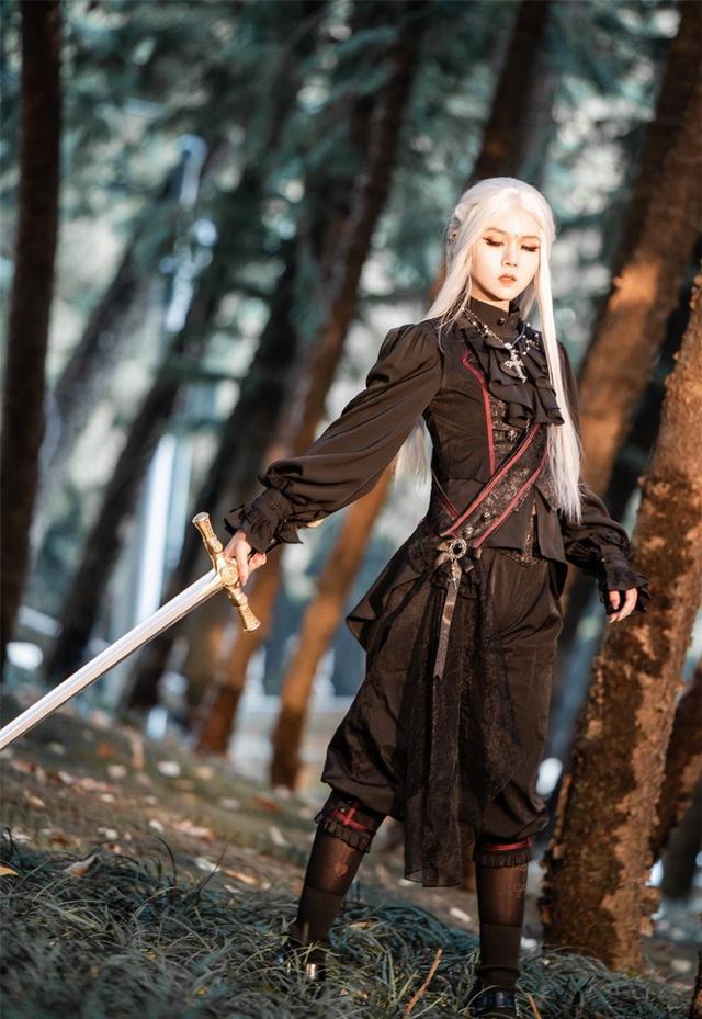 除了军lo以外，这些“骑士风”洛丽塔也不容错过，甜酷lo娘的最爱