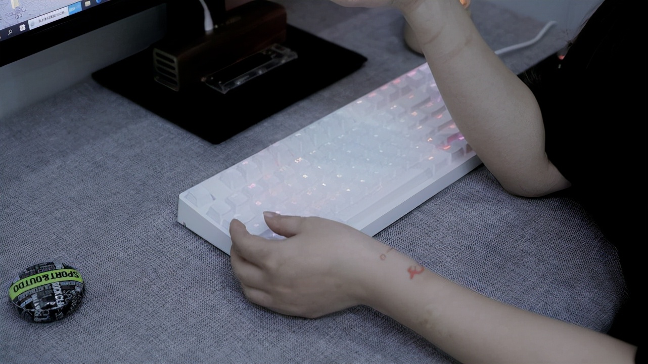 机械键盘推荐高斯gs104,高斯87c机械键盘玩游戏用什么轴