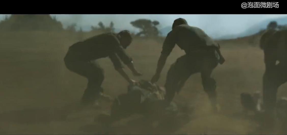 战争电影几百人打败几万人,震撼战争片200人守城击退2万敌人