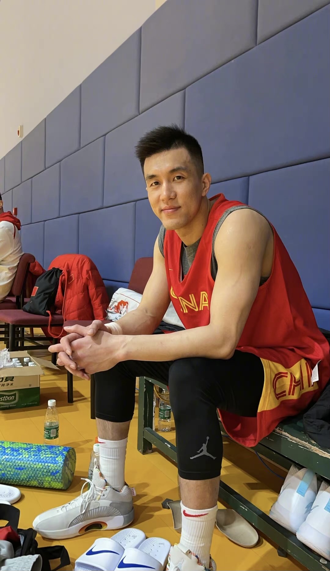 郭艾伦易建联nike,易建联郭艾伦耐克合同