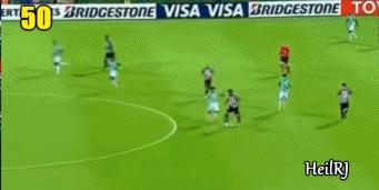 罗纳尔迪尼奥巴萨过人盘带,足球精灵罗纳尔迪尼奥花式过人