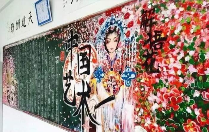 初三学生黑板报走红,初中生擦黑板报