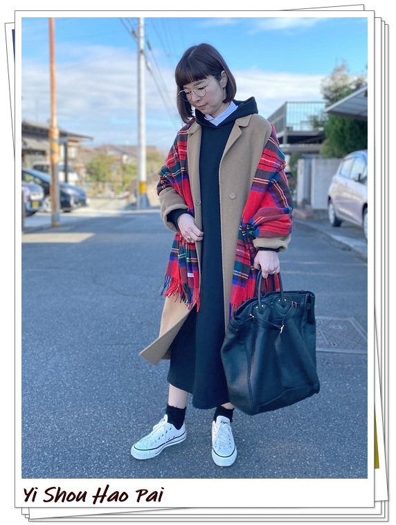 搭配休闲裙小黑鞋女款,连衣小黑裙搭配的小白鞋