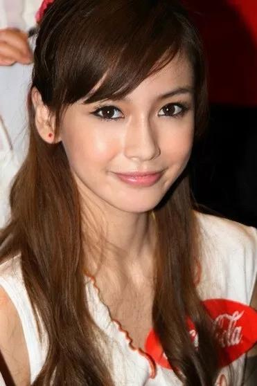 林允美白秘籍是坚抹身体乳！评测英皇室百年牌子身体乳有多好用？