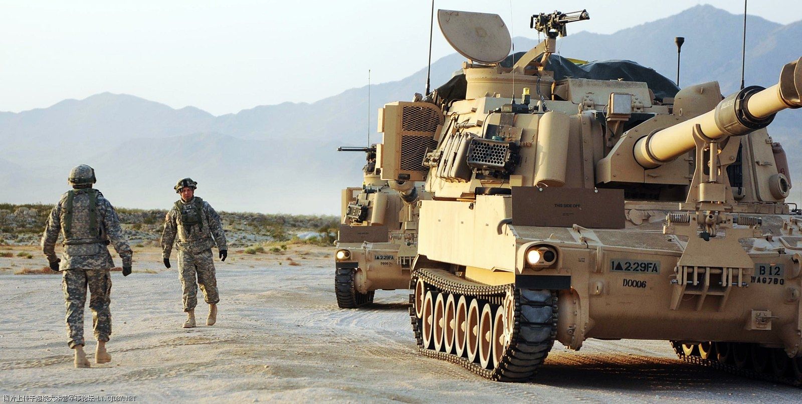 美国突然撕破脸，甩出王炸报复德国，东欧一国也趁机落井下石