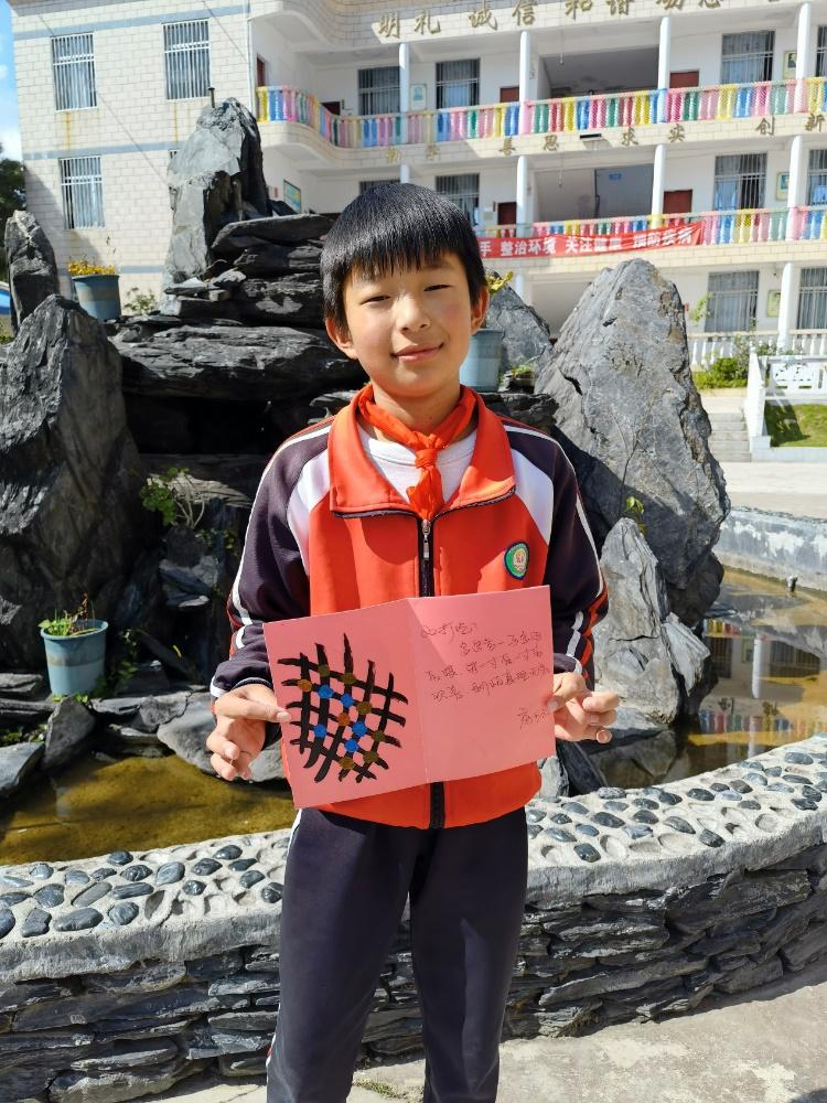 通宵为云南孩童手绘贺卡唐可云老师让黑白围棋炫彩起来